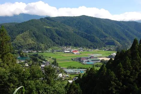 La ville de Motoyama, au cœur des montagnes de Shikoku La ville de Motoyama, au cœur des montagnes de Shikoku