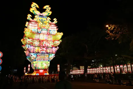  El festival Tenkū no Fuyajo en Noshiro, Akita