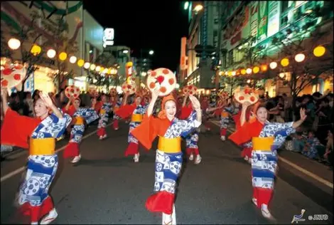 Le festival Hanagasa à Yamagata (préfecture de Yamagata) Le festival Hanagasa à Yamagata (préfecture de Yamagata)