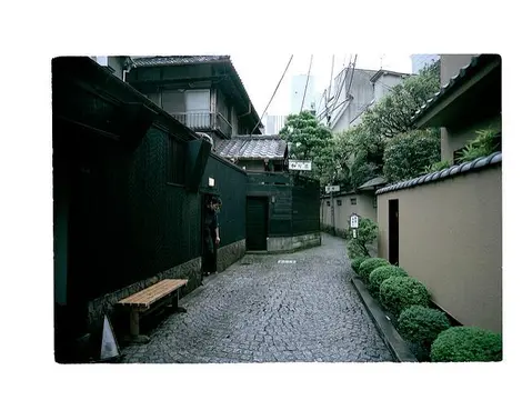 Une rue typique de Kagurazaka, à Tokyo