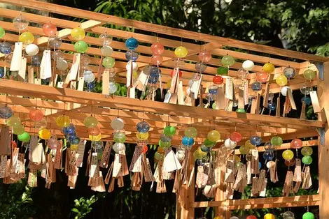 Lors des festivals, ce sont les vœux qui sont inscrit sur les tansatsu Lors des festivals, ce sont les vœux qui sont inscrit sur les tansatsu