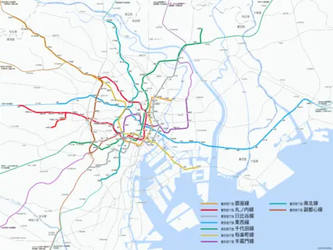 Le plan du réseau du métro de Tokyo, plus de 300 km sur treize lignes et deux compagnies Le plan du réseau du métro de Tokyo, plus de 300 km sur treize lignes et deux compagnies