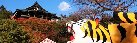 El tigre que cuida la entrada al templo Chogosonshi-ji en Nara.