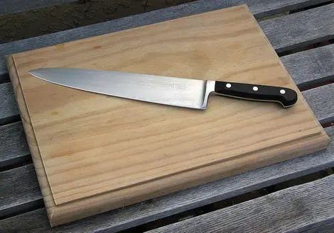 Manaita, la planche à découper japonaise, est conçu dans un bois antibactérien Manaita, la planche à découper japonaise, est conçu dans un bois antibactérien