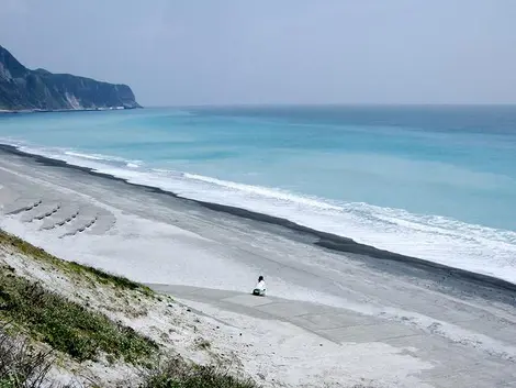 La playa Habushi en la isla Nii-jima (prefectura de Tokyo). La playa Habushi en la isla Nii-jima (prefectura de Tokyo).