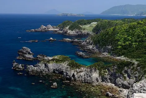 Shikine-jima est une île volcanique de l'archipel d'Izu Shikine-jima est une île volcanique de l'archipel d'Izu