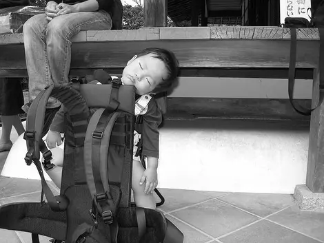 Le porte bébé est idéal pour les promenades plus sportives au Japon ! Le porte bébé est idéal pour les promenades plus sportives au Japon !