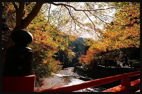 Le pont enjambant la rivière Kiyotaki à Takao