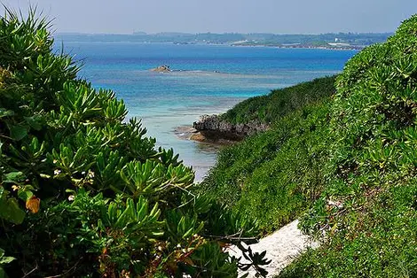 La plage de Sunayama sur l'île de Miyako La plage de Sunayama sur l'île de Miyako