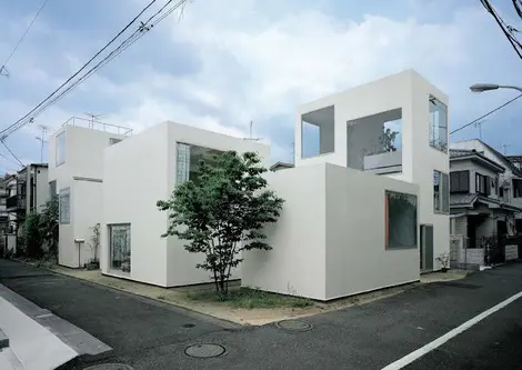 La maison Moriyama house dans l'arrondissement Ôta, à Tokyo, par  SANAA / Kazuyo Sejima & Ryue Nishizawa