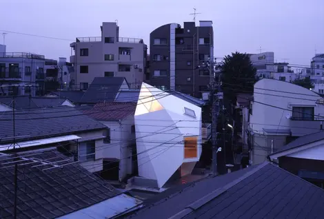 La casa Reflection of mineral por el Atelier Tekuto.