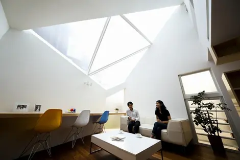 La casa Frame the Sky en Aoyama (Tokyo),  por la firma Atelier Tekuto.