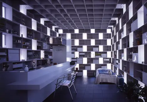 Interior de la casa Brick Cell House, por el Atelier Tekuto. Interior de la casa Brick Cell House, por el Atelier Tekuto.