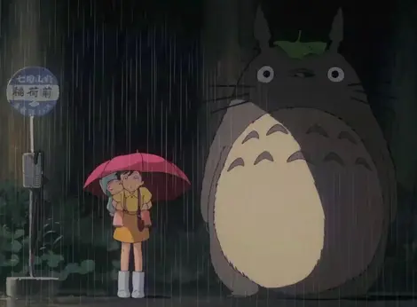 Totoro et les deux héroïnes du film, Satsuki et May.