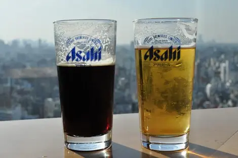 Las cervezas Asahi Black y Asahi Super Dry.