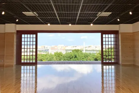 Le dojo spécial du nouveau musée du karaté à Okinawa, "Shurei no Yakata"