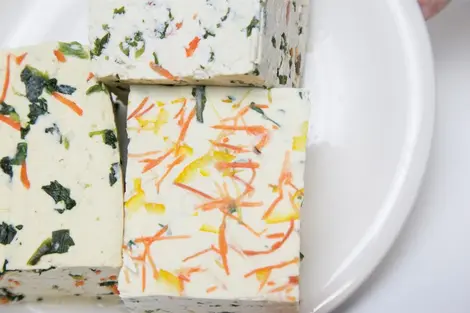 Le tofu aux légumes de Shiba Le tofu aux légumes de Shiba