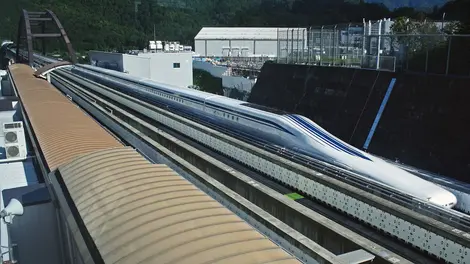 Le Maglev et son nez particulièrement aérodynamique