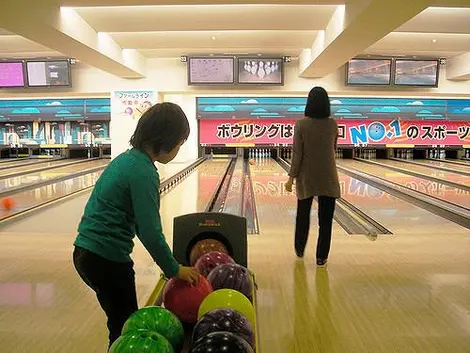 A Round 1 Stadium, vous en avez pour tous les goûts : bowling, pingpong, billard, karaoké..