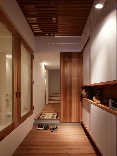 Genkan de la maison "Nada house", construite par FukiwaraMuro Architects Genkan de la maison "Nada house", construite par FukiwaraMuro Architects
