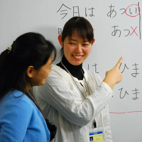 Au Japon, les élèves appellent leurs professeur "(nom de famille)-sensei" Au Japon, les élèves appellent leurs professeur "(nom de famille)-sensei"