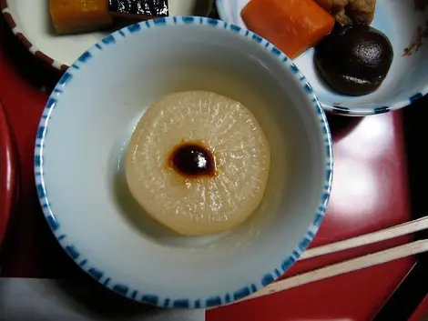 Le daikon, le grand radis blanc japonais. Le daikon, le grand radis blanc japonais.