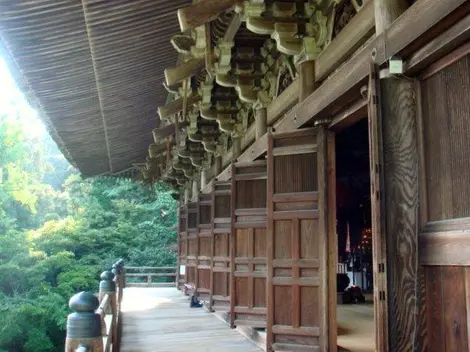 La terrasse du temple Engyo-ji près d'Himeji La terrasse du temple Engyo-ji près d'Himeji