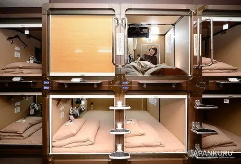 Les hôtels capsule sont un bon moyen d'économiser lors de votre voyage au Japon Les hôtels capsule sont un bon moyen d'économiser lors de votre voyage au Japon