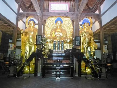 Les bouddhas dorés du temple Shofuku-ji à Fukuoka