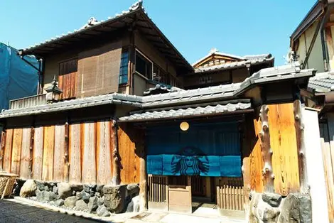 La devanture du nouveau café starbucks de style traditionnel, Kyoto La devanture du nouveau café starbucks de style traditionnel, Kyoto