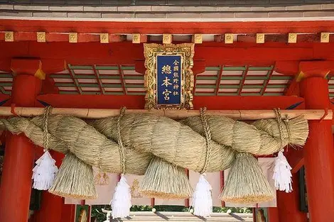 Le sanctuaire kumano hayatama taishi et ses pavillons d'un rouge éclatant