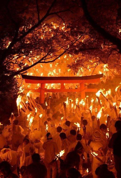 More than 2000 men gather, torches in hand, to celebrate Oto matsuri