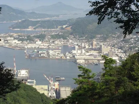 Así se ve hoy el puerto de Kure desde el Monte Yasumi.