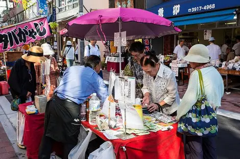 La braderie du quartier de Sugamo La braderie du quartier de Sugamo