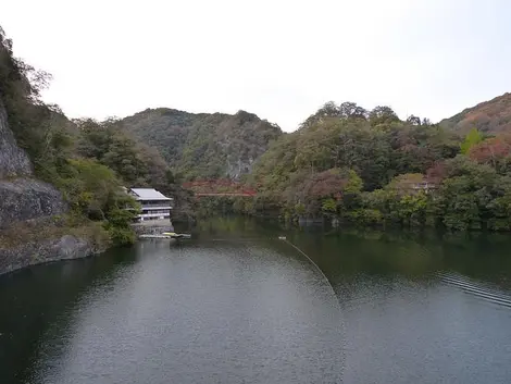 Le Lac Shuiryuko dans la vallée de Taishaku Le Lac Shuiryuko dans la vallée de Taishaku