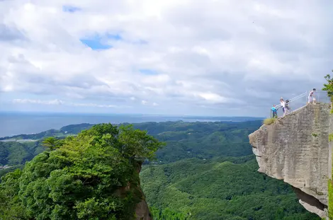 Le balcon naturel, jigoku nozoki au mont Nokogiriyama Le balcon naturel, jigoku nozoki au mont Nokogiriyama