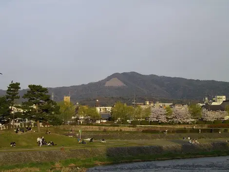 Le mont Daimonji au printemps Le mont Daimonji au printemps