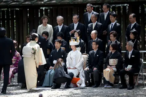 Cérémonie de mariage se déroulant au sanctuaire Meiji jingu de Tokyo Cérémonie de mariage se déroulant au sanctuaire Meiji jingu de Tokyo