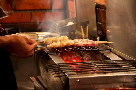 La cuisson des yakitoris La cuisson des yakitoris