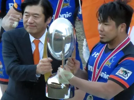 Le talonneur Shôta Horie (à dr.) est l'un des deux capitaines de l'équipe du Japon de rugby Le talonneur Shôta Horie (à dr.) est l'un des deux capitaines de l'équipe du Japon de rugby