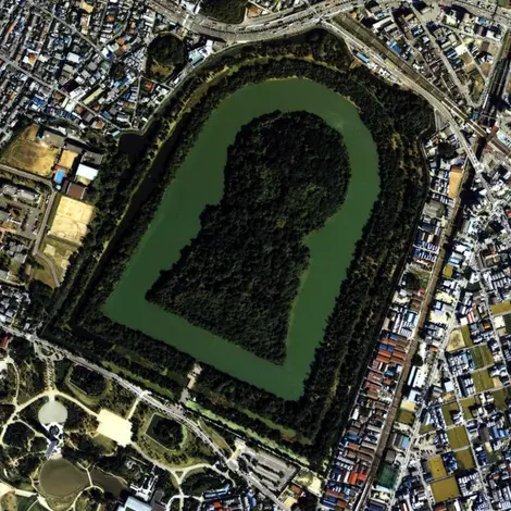 Le Kofun Daisen à Sakai (Osaka) Le Kofun Daisen à Sakai (Osaka)