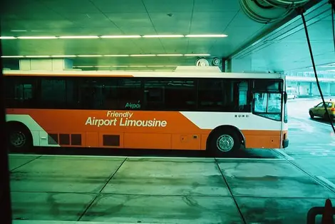 Les bus limousines faisant le trajet entre la capitale et les aéroports Les bus limousines faisant le trajet entre la capitale et les aéroports