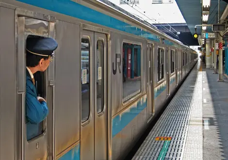 Sur l'une des nombreuses lignes de métro JR 