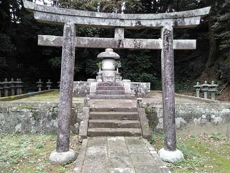 fumai-tombe-gessho-ji fumai-tombe-gessho-ji