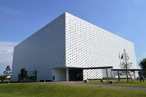 Kanazawa_Umimirai_Library_exterior_ Kanazawa_Umimirai_Library_exterior_