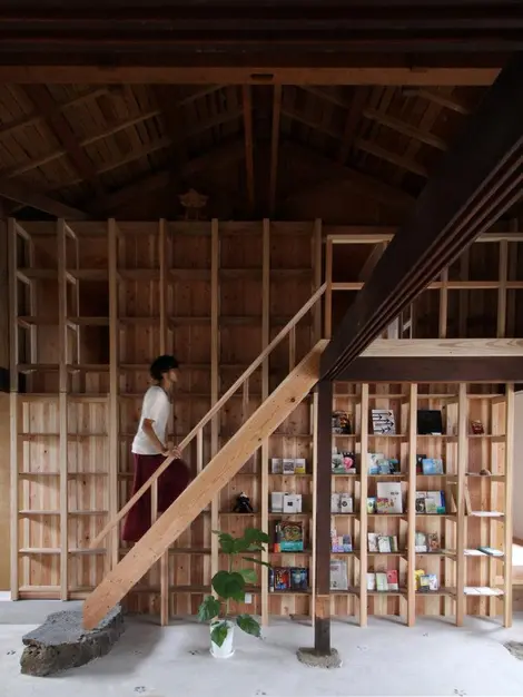 interieur-bibliotheque-tomie