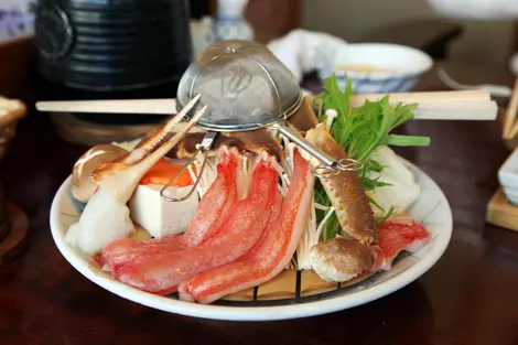 Ingredients for the preparation of Shabu Shabu with crab Les ingrédients pour une fondue shabu shabu au crabe