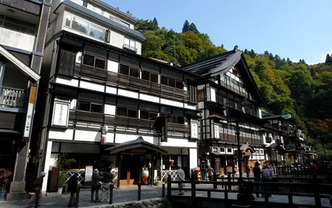 Petit pont de Ginzan Onsen