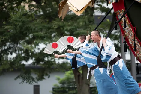 Parade lors du festival de Gion à Kyoto Parade lors du festival de Gion à Kyoto