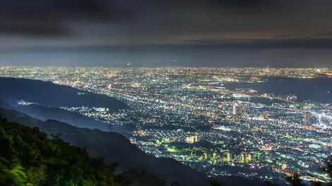 Vue sur Kobe de nuit, au sommet du Mont Maya Vue sur Kobe de nuit, au sommet du Mont Maya